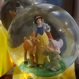 Snow white vintage snow globe